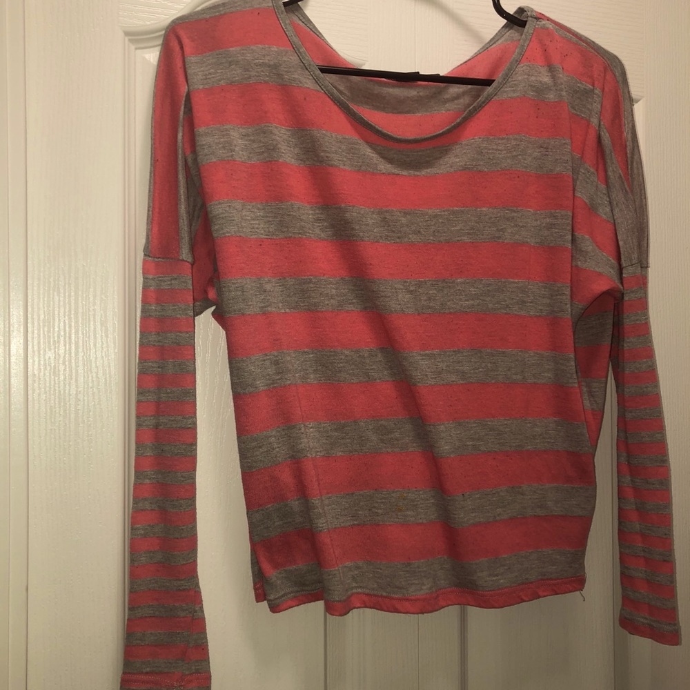 Long sleeve gray and pink top